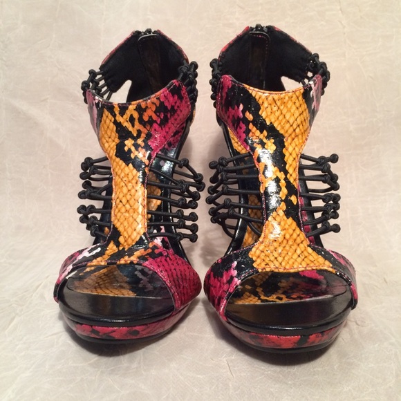 𝐌𝐈𝐂𝐇𝐀𝐄𝐋 𝐀𝐍𝐓𝐎𝐍𝐈𝐎 High Heel Sandal - Picture 3 of 12